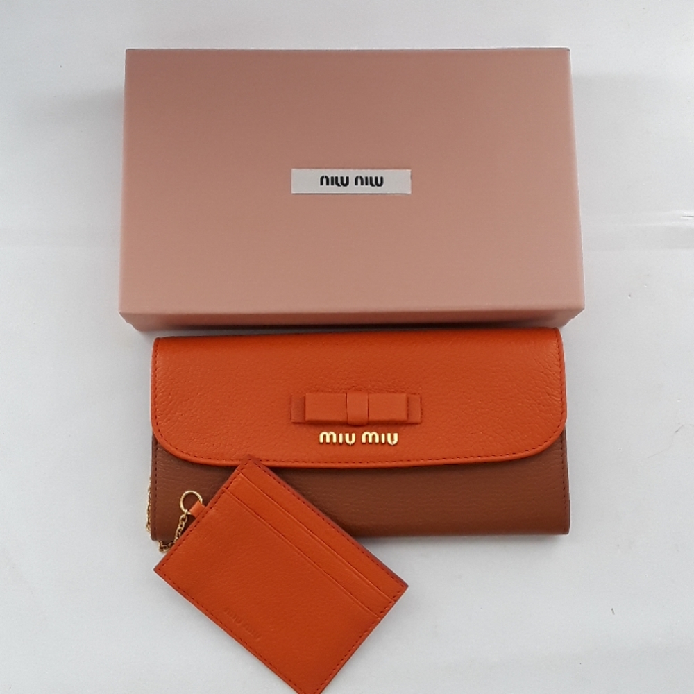 NIB Miu Miu 5MH379 2 tone Leather wallet